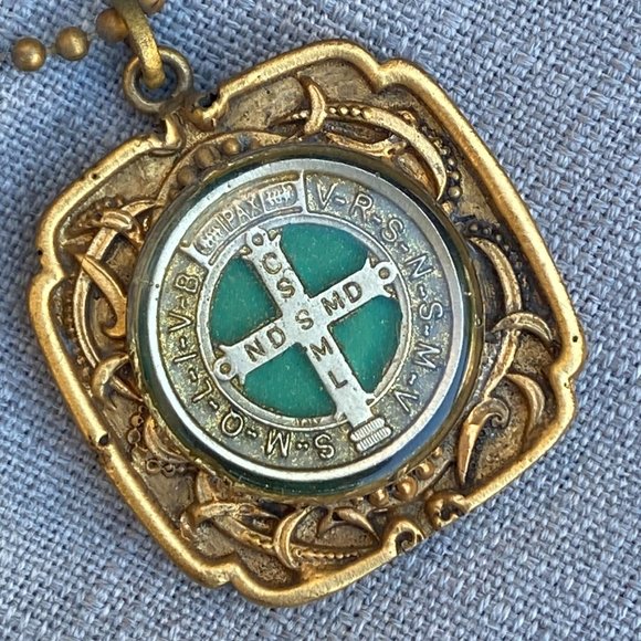 VSA Virgins Saints and Angels Necklace - Gold Tone Green Vintage Antique Cross - Picture 2 of 11